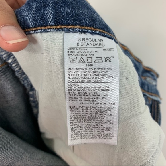 Old Navy Boyfriend Straight Leg Jeans Medium Wash Size 8 - Picture 8 of 9